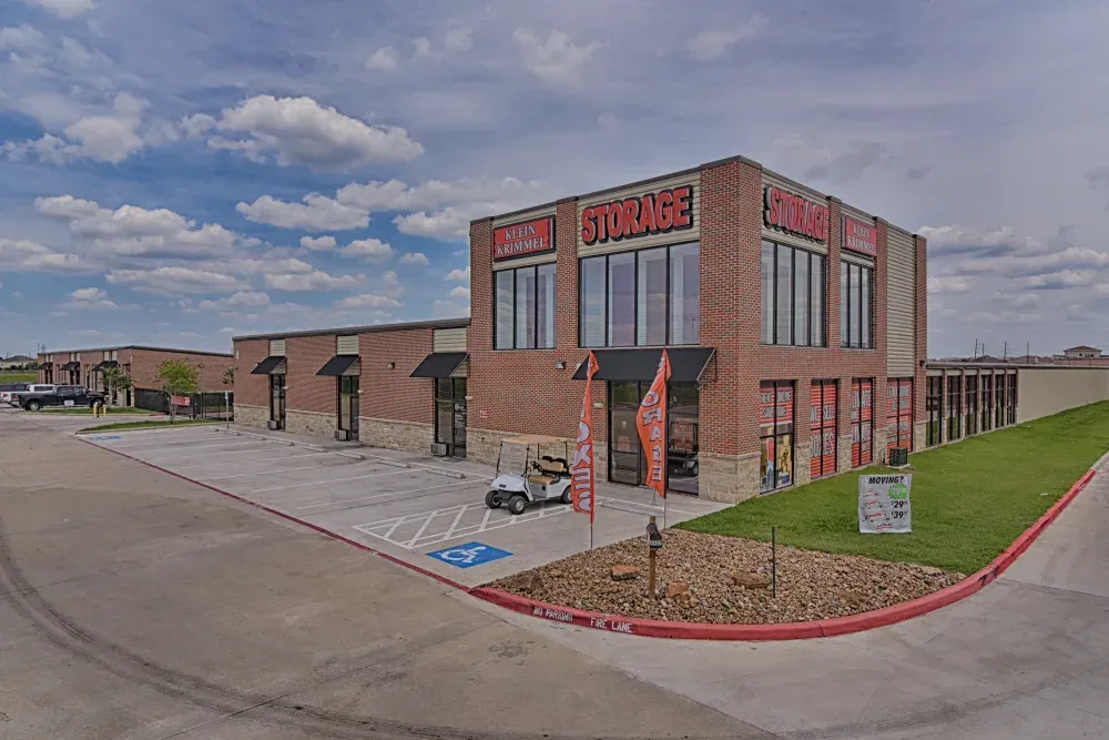 Klein Krimmel Self Storage front parking for customers.