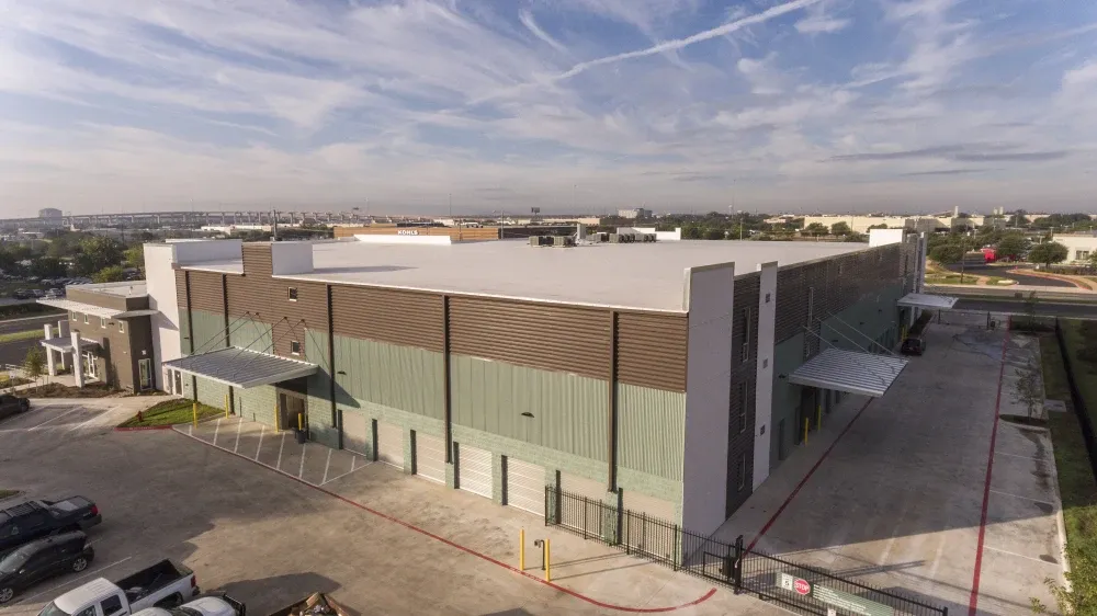 Aerial view of the Lakeline Storage facility and its surroundings.