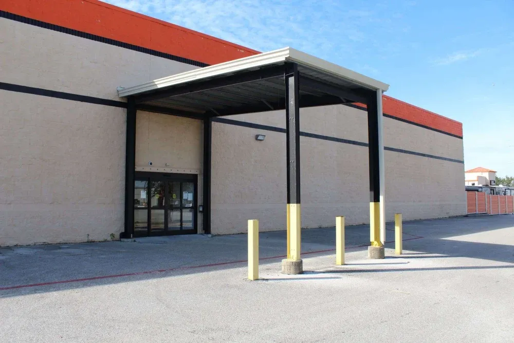 Pasadena's Best Storage covered loading area.